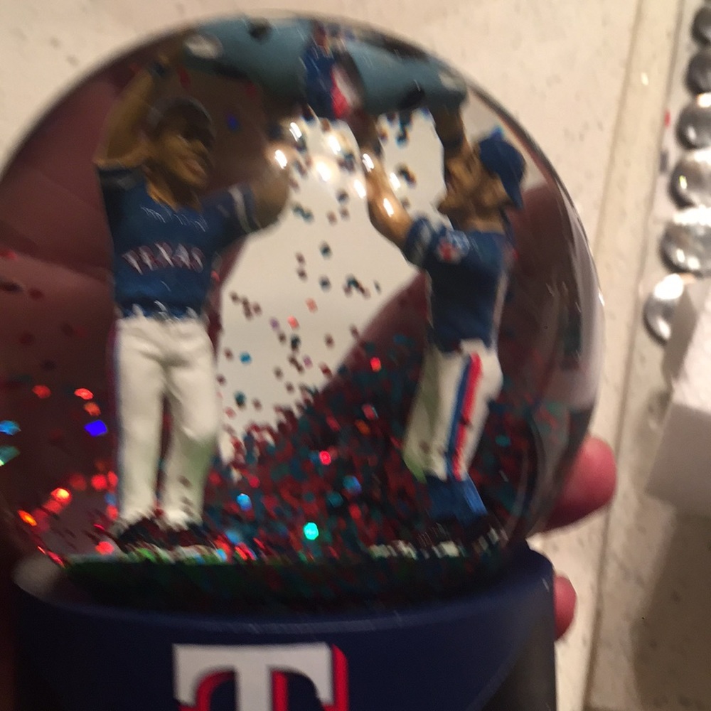 Texas Rangers Snow 🌎 - Picture 5 of 5